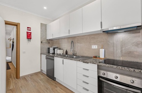 Portimao Apartment | T2 Moderno c/Varanda em Portimão by Lovelystay