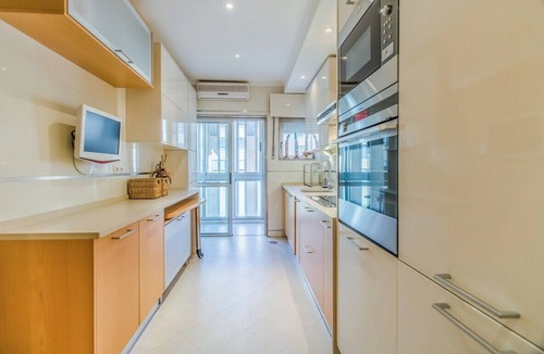 Lumiar Apartment | Telheiras Classic Retreat
