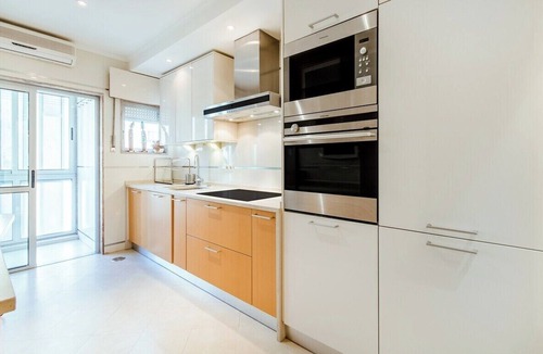 Lumiar Apartment | Telheiras Classic Retreat