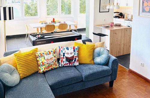 Paco De Arcos Apartment | The Ambassador's Retreat - Open Space - 100% Equipped