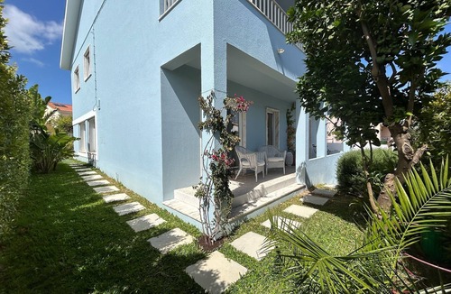 Cascais Villa | The Blue House Estoril, Pergola and Lounge - 5 mins from the beachand woodland