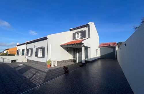 Capelas House | The Ship's House