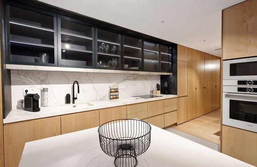 Se Apartment | The Urban Retreat by LovelyStay