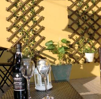 Santa Marinha House | The Yellow House 2