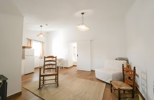 Elvas Villa | Tiny Home Casa da Janeca with Shared Pool, Wi-Fi and Air Conditioning