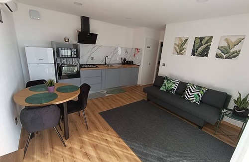 Aguiar da Beira House | Tiny Home 'Refúgio D'Aguiar' with Mountain View, Wi-Fi, and Air Conditioning