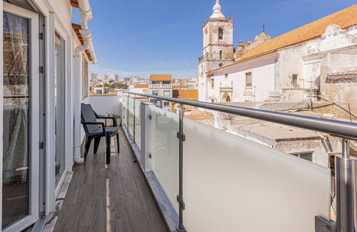 Lagos City Center Apartment | Top Floor apartment / Casa da Avo