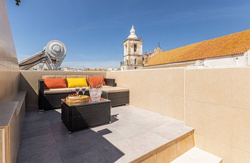 Lagos City Center Apartment | Top Floor apartment / Casa da Avo