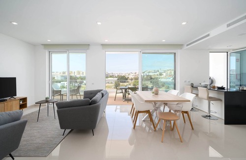 Lagos Apartment | Top Floor Luxury Lagos Apartment