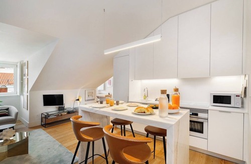 Santa Maria Maior Apartment | Top-Floor Studio in Prime Location