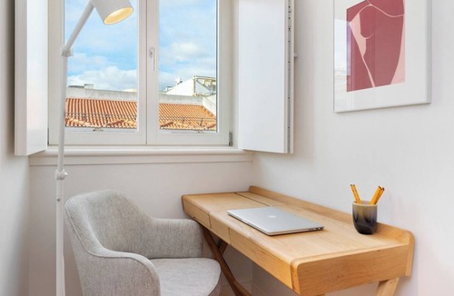 Santa Maria Maior Apartment | Top-Floor Studio in Prime Location