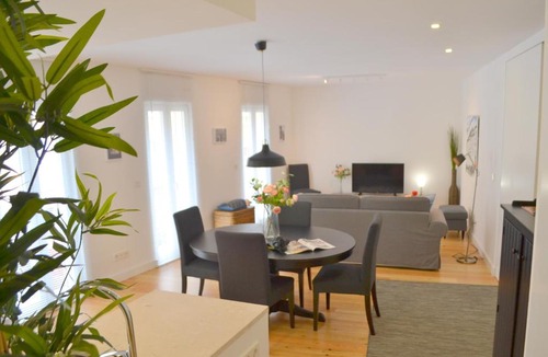 Lisbon Old Town Apartment | TP BOMBARDA 5, Lisbon Deluxe Apartment