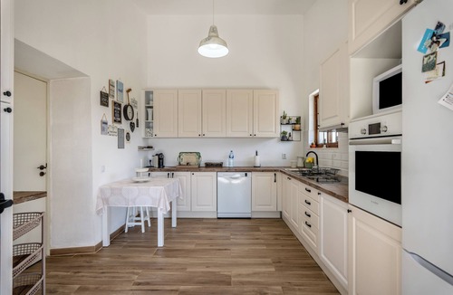 Lagoa e Carvoeiro House | Traditional Algarve home with private pool, air con & solar, near Praia Marinha