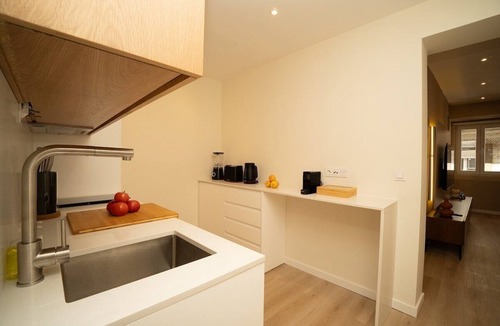 Misericordia Apartment | Traditional Lisbon Building near Chiado and Santos