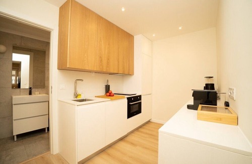 Misericordia Apartment | Traditional Lisbon Building near Chiado and Santos