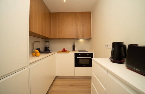Misericordia Apartment | Traditional Lisbon Building near Chiado and Santos