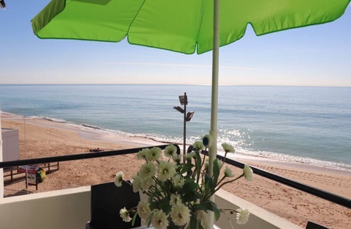 Armacao de Pera Apartment | Tres Mares Apartment right by the sea and with a garage