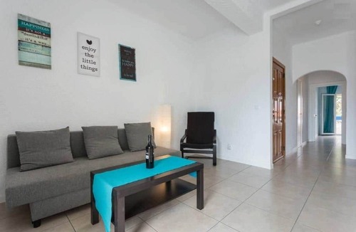 Oura Apartment | TURQUOISE- apartment 2-3 min from beach & strip
