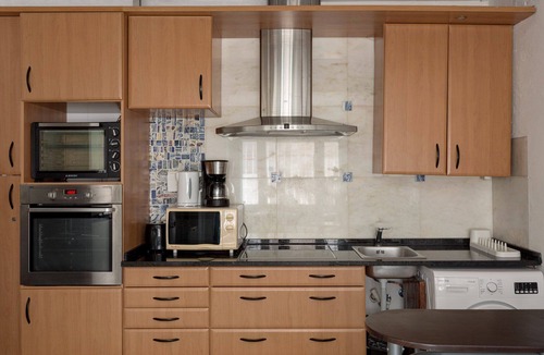 Cascais Apartment | Twin Studio | Steps from Praia da Rainha, Cascais