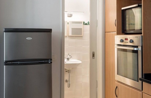 Cascais Apartment | Twin Studio | Steps from Praia da Rainha, Cascais