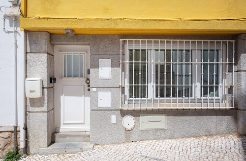 Cascais Apartment | Twin Studio | Steps from Praia da Rainha, Cascais
