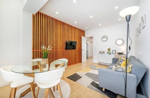 Queluz Apartment | Two bedroom apartments close to train station by Lisbon with Sintra