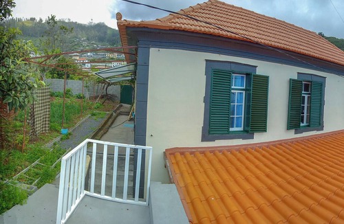 Arco da Calheta Apartment | Typical Farm Apartment, sunny views.