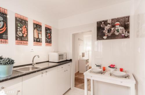Santo Estevao Apartment | Typical Portuguese Tiles