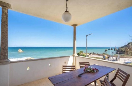 Ameijeira Apartment | Unique beachfront apartment with a balcony and ocean views