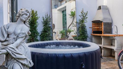 Sintra Hotel | Unique double Smart Room in 17 century Home with snooker, hottub and BBQ