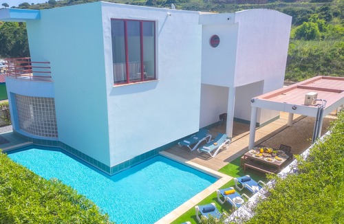 Albufeira Villa | Unique villa w/pool by the Marina