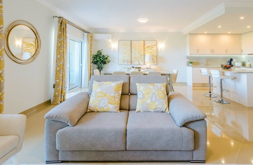 Atalaia House | Vacation home by Interhome