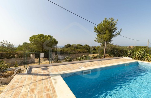 Caramujeira House | Vacation Home in Lagoa with 3 bedrooms and capacity for 6 people