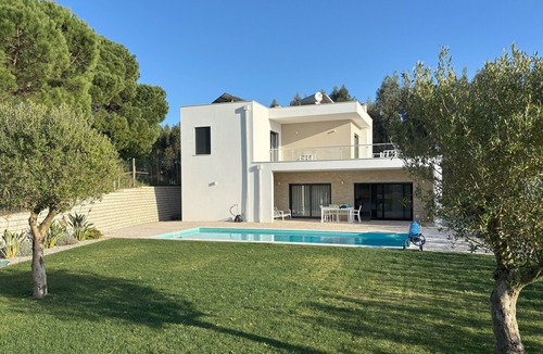 Nadadouro House | Vacation home with pool a few km from Obidos Bay and Foz do Arelho beach.