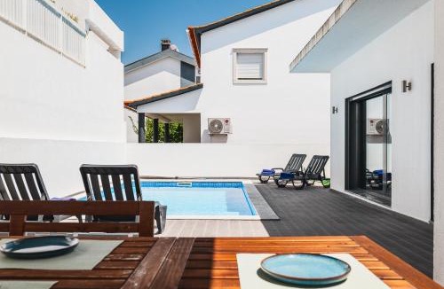 Corroios Villa | Valadares Pool Villa
