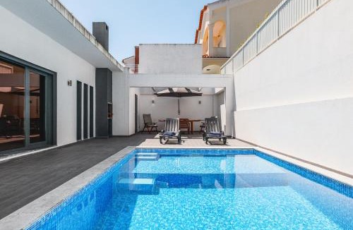 Corroios Villa | Valadares Pool Villa