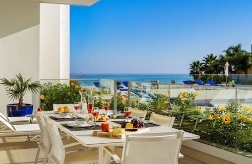 Porto de Mos Apartment | ValMar 5* Ocean & Pool View Apartment