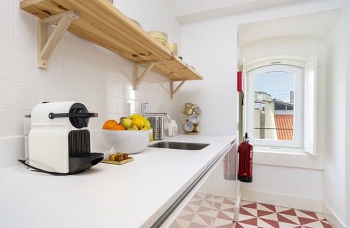 Santa Maria Maior Apartment | Velvet Dream (SJ)