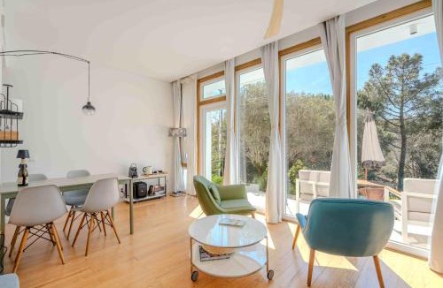 Santa Maria da Devesa Apartment | Vervide- Overlooking Natural Park and Castle