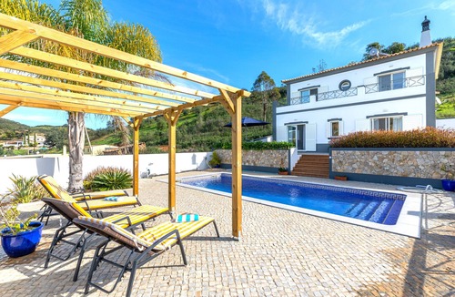 Fonte do Bispo Villa | VILLA SERENA, Morenos
