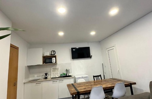 Costa de Caparica Hostel | Vila Alexandra
