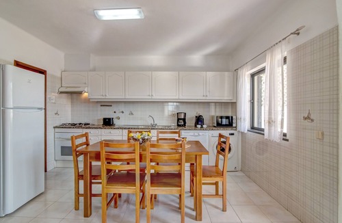 Maritenda Villa | Vila Casa do Cerro with Pool, Garden & Wi-Fi
