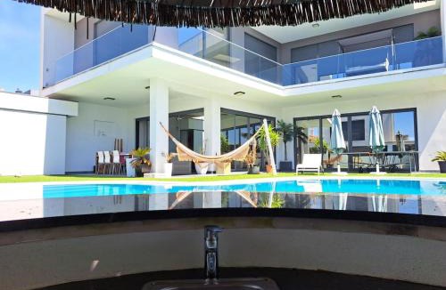 Carvoeira Villa | Vila Gomes
