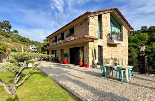 Varzea de Abrunhais Villa | Vila Ildefonso Luxury Vilas