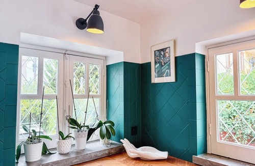 Parede House | Vila Maria Centenary Property next to the Ocean and the town center
