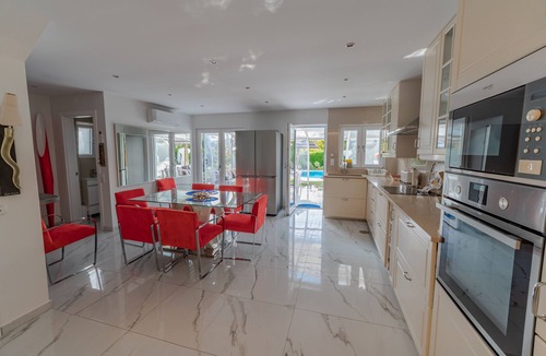Quarteira Villa | VILAMOURA Villa, first floor, heated pool (optional), 1 km from the marina. 3 suites