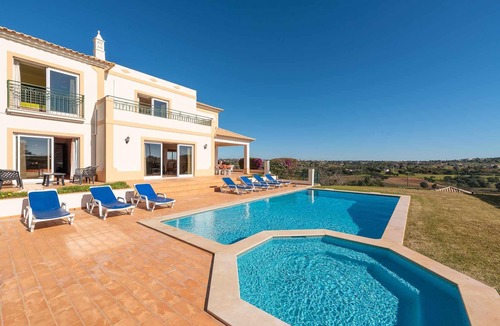 Vale de Parra House | Villa Água by Gabi Miguel