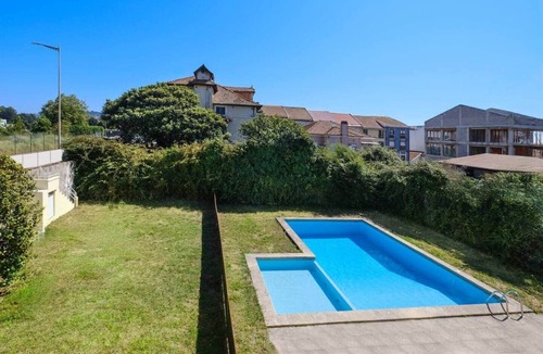 Santa Marinha House | Villa 7BR/7BA with Pool & Backyard Prime Location!
