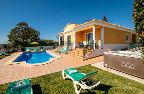 Olhos D'Agua Villa | Villa Alegria - Piscina aquecível e jacuzzi em Albufeira
