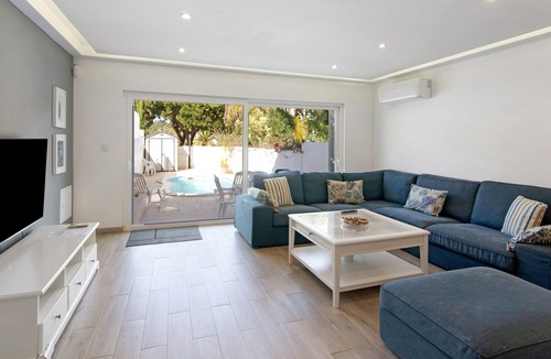 Vale do Garrao Villa | Villa 'Alisha's' with Private Pool, Wi-Fi and Air Conditioning